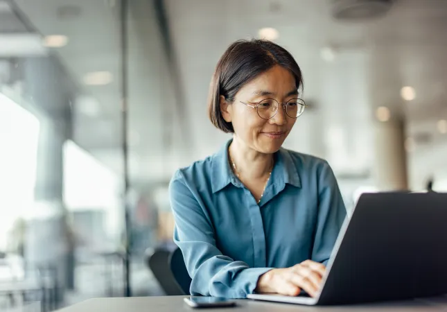 confident asian woman trying to help her customer 2026 01 09 12 07 11 utc.jpg